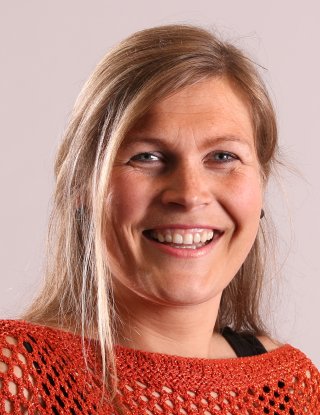 Portretfoto van Annet Helder