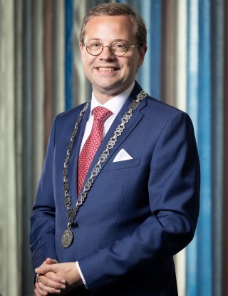 Portretfoto van burgemeester Richard Korteland